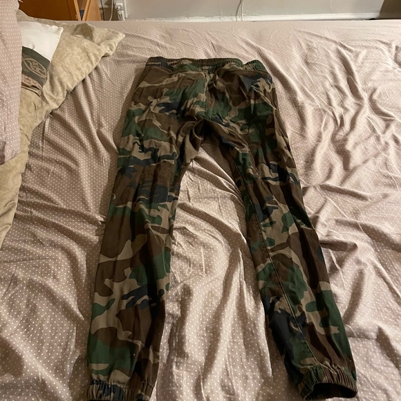 Pacsun camo joggers - Picture 2 of 3
